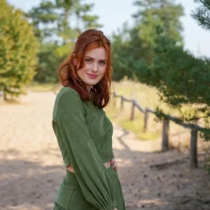 Marleen Crop Pulli olive – Cord-Pullover taillenlang Ballonärmel
