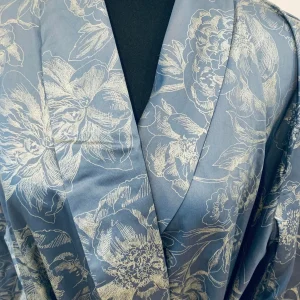 Satin Kimono Silver Blue Peony – 100% Baumwolle, Satin 300 TC, bügelleicht