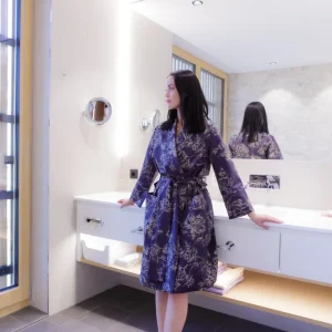 Satin Kimono Indigo Peony – 100% mercerisierte Baumwolle, 300 TC