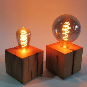 Skumring Nachttischlampe – Eichenholz | 12x12cm | handgefertigt